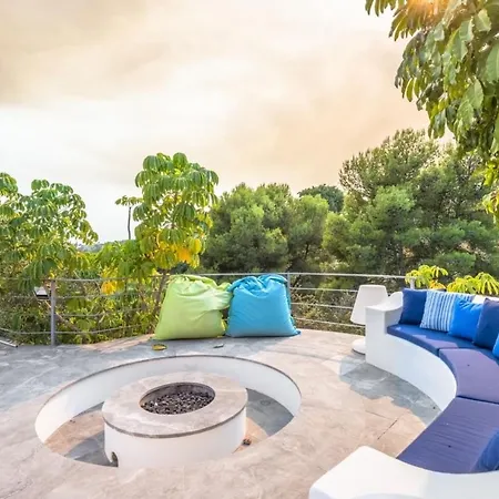 Villa Will Fall In With Beautiful House *