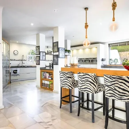 Villa Will Fall In With Beautiful House
