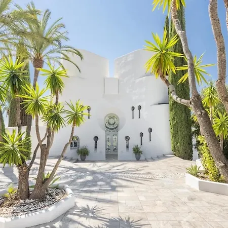 Villa Will Fall In With Beautiful House *