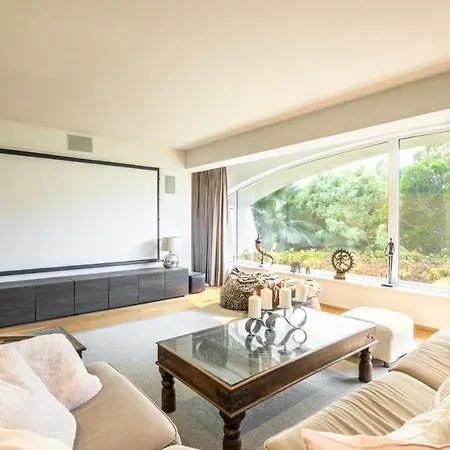 Villa Will Fall In With Beautiful House